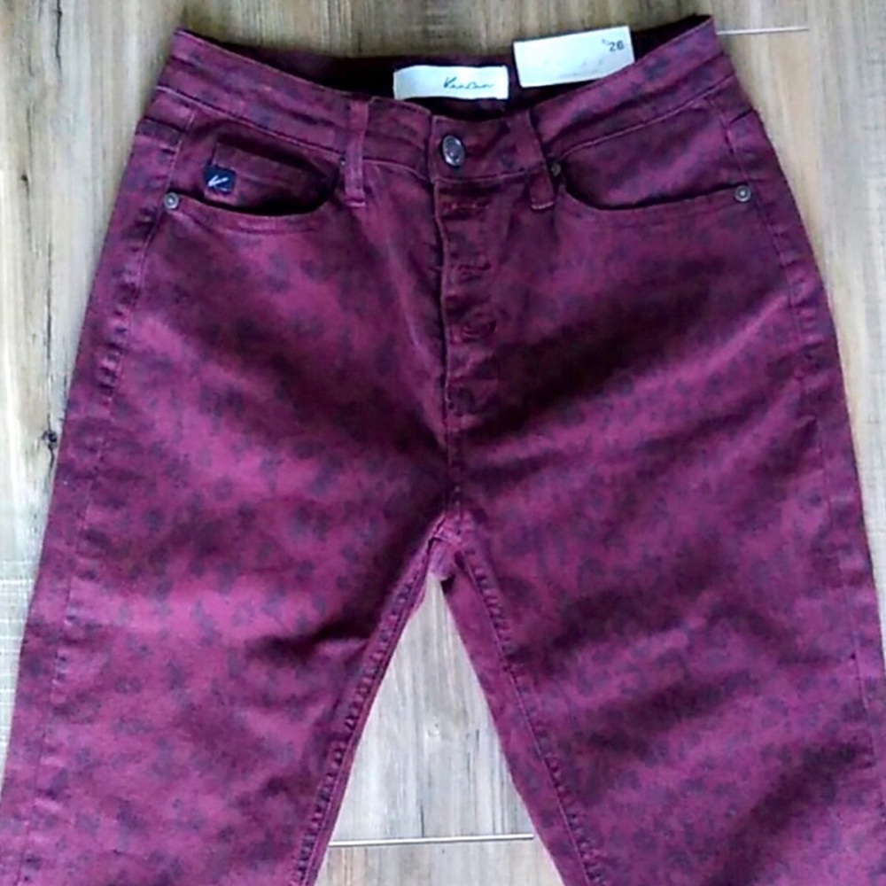 NWT! High Rise Cropped KanCan Jeans in a Merlot color w/ faint Black spots! 5/26